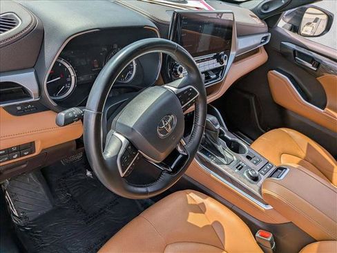 Used 2022 Toyota Highlander Platinum AWD/4WD image 10