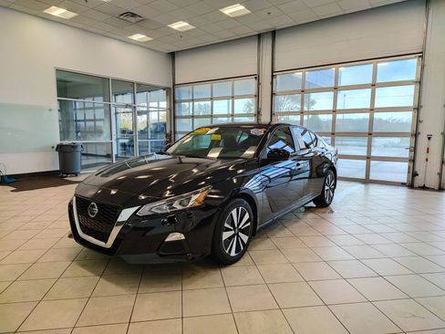 Used 2022 Nissan Altima 2.5 SV w/ SV Premium Package image 8