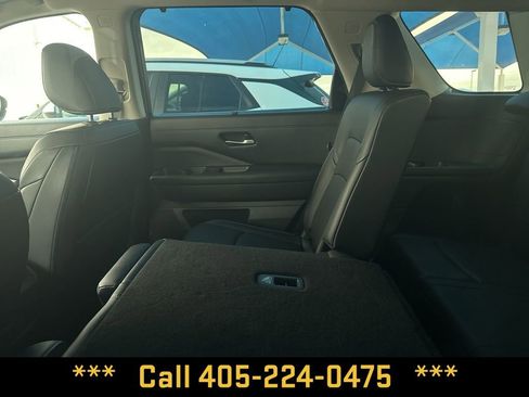 Used 2025 Nissan Pathfinder SL AWD/4WD image 41
