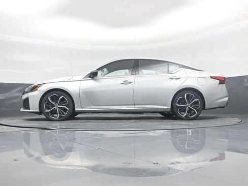 Used 2023 Nissan Altima 2.5 SR FWD image 43