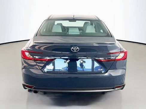 Used 2025 Toyota Camry SE image 6