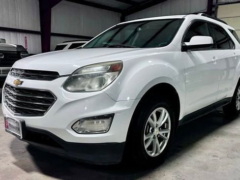 Used 2017 Chevrolet Equinox LT w/ Convenience Package image 3