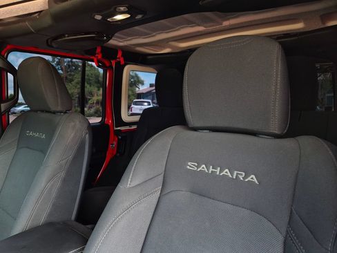 Used 2018 Jeep Wrangler Unlimited Sahara AWD/4WD image 26