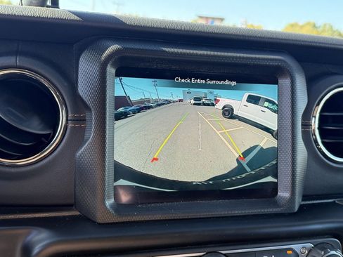 Used 2022 Jeep Wrangler Unlimited Sahara image 23