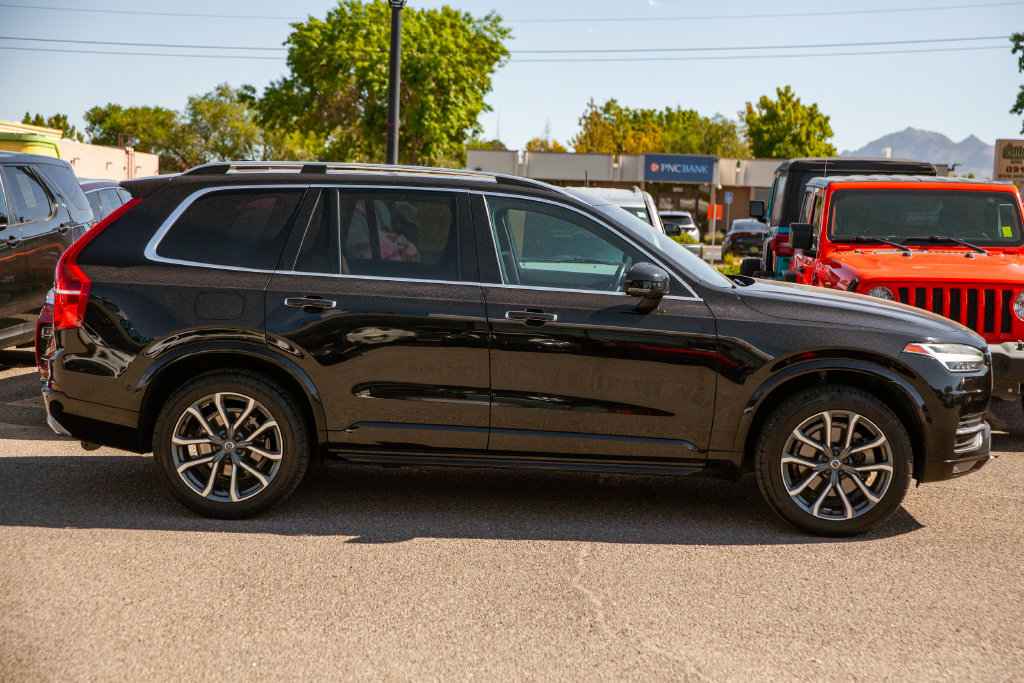 Used 2017 Volvo XC90 T6 Momentum w/ Vision Package AWD/4WD image 4