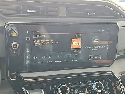 Used 2024 GMC Sierra 1500 AT4 w/ Technology Package AWD/4WD image 11