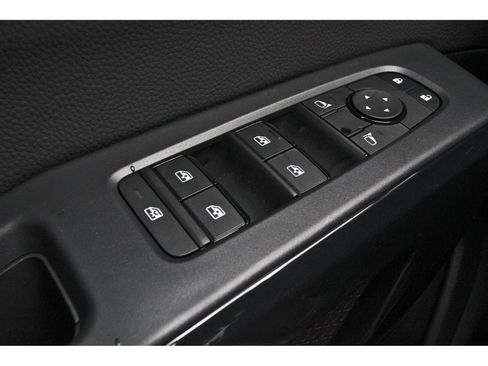 Certified 2025 Nissan Pathfinder SV FWD image 23