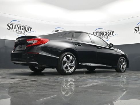 Used 2018 Honda Accord EX image 32