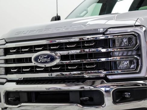 Used 2026 Ford F250 Lariat AWD/4WD image 2