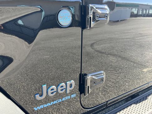 Used 2024 Jeep Wrangler Unlimited image 39