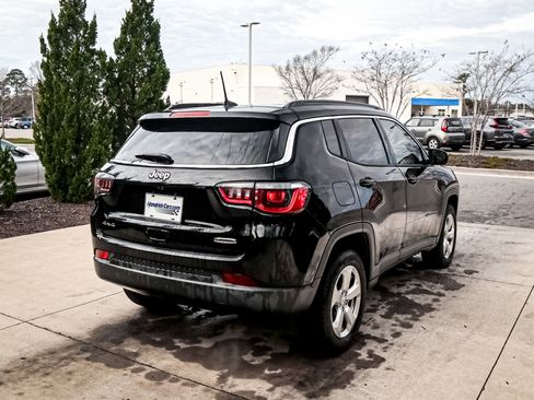 Used 2018 Jeep Compass Latitude w/ Popular Equipment Group image 11