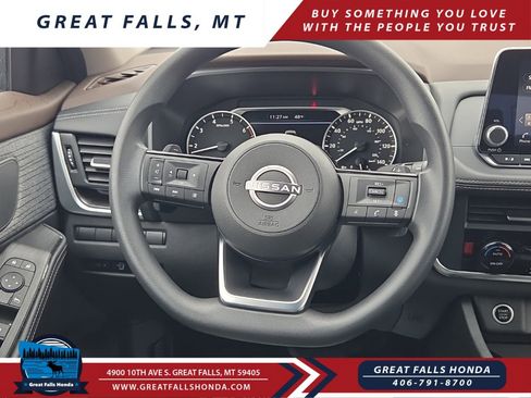 Used 2023 Nissan Rogue SV image 17