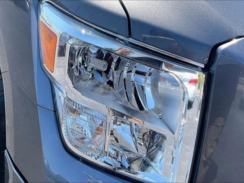 Certified 2024 Nissan Titan SV w/ SV Convenience Package RWD image 31