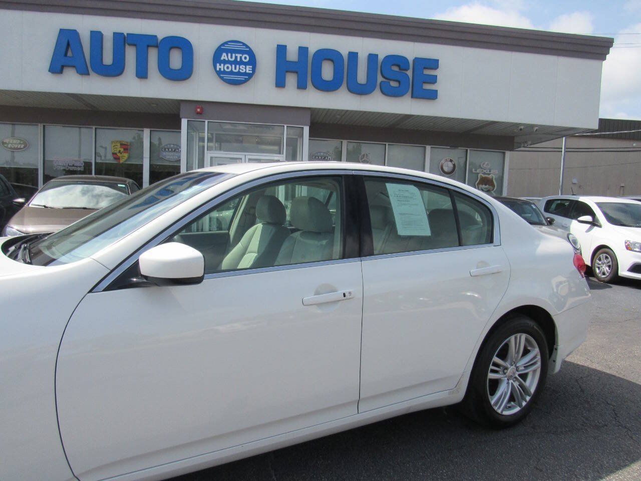 Used 2011 INFINITI G37 x Sedan w/ Premium Pkg AWD/4WD image 9