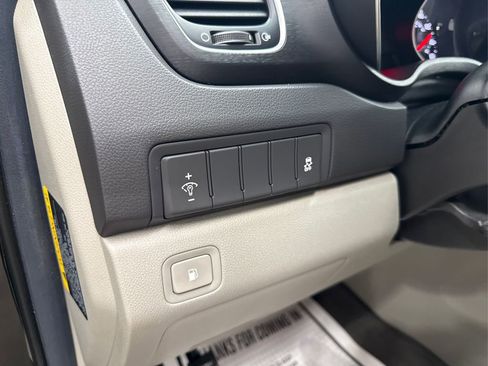 Used 2015 Kia Sedona LX w/ LX Convenience Package image 32