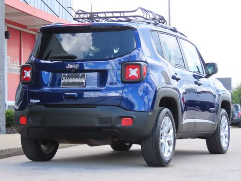 Used 2018 Jeep Renegade Latitude w/ UConnect 8.4 Nav Group FWD image 5