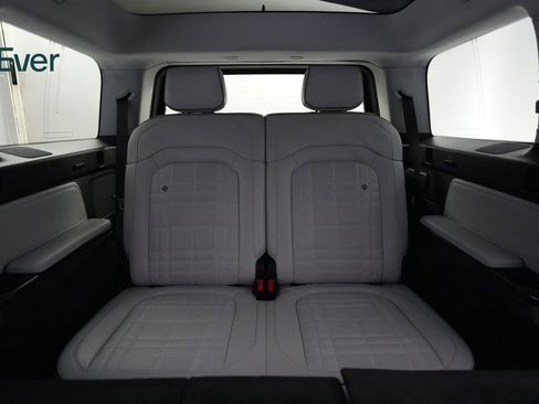 Used 2025 Rivian R1S Premium image 25