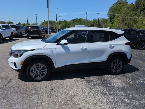 New 2026 Kia Seltos LX FWD image 4