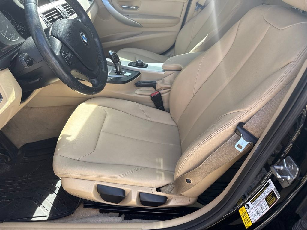 Used 2015 BMW 320i Sedan RWD image 4