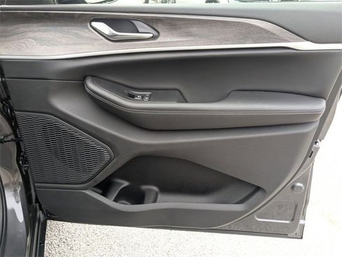 New 2025 Jeep Grand Cherokee Limited w/ Luxury Tech Group II image 41