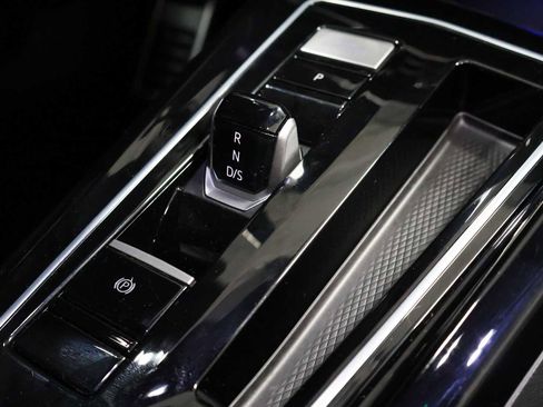 Used 2023 Volkswagen Golf R image 19