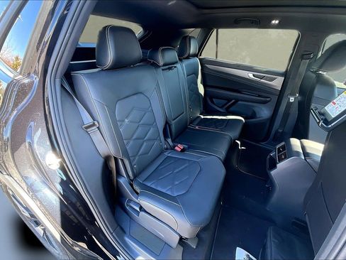 Used 2024 Volkswagen Atlas Cross Sport SE w/ Panoramic Sunroof Package image 26