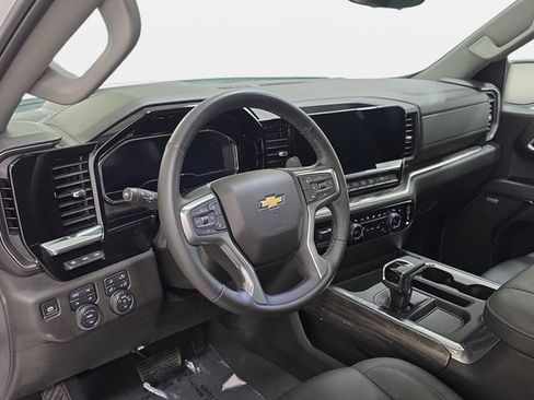Used 2025 Chevrolet Silverado 1500 LTZ AWD/4WD image 16