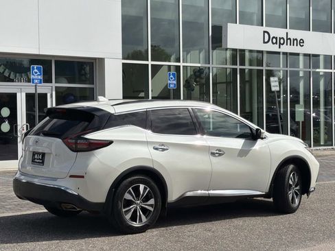 Used 2019 Nissan Murano SV w/ Premium Package image 4