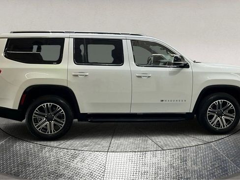 Used 2024 Jeep Wagoneer Series II w/ Flexible Seating Group image 9