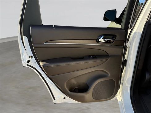 Used 2019 Jeep Grand Cherokee Overland image 24