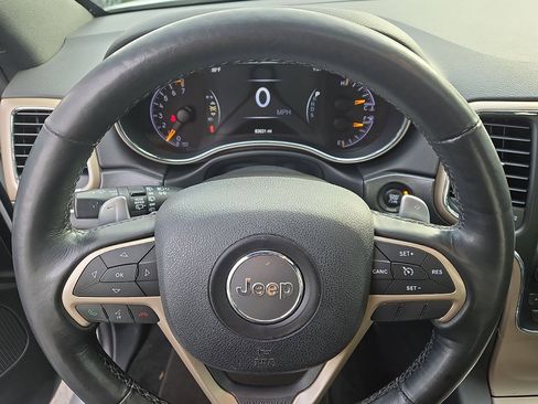 Used 2015 Jeep Grand Cherokee Limited image 16