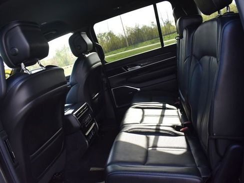 Used 2022 Jeep Wagoneer Series III AWD/4WD image 25