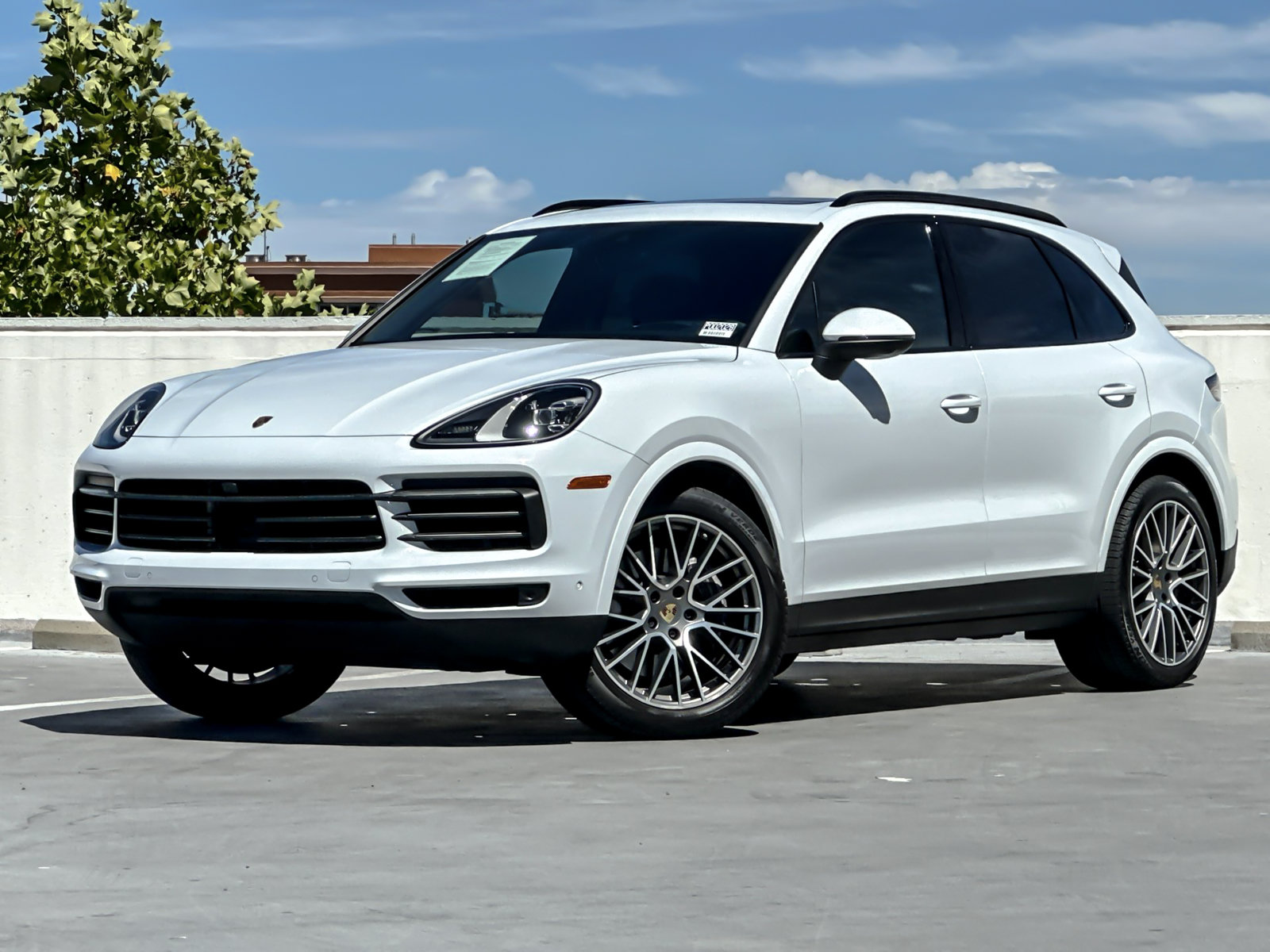 Used 2023 Porsche Cayenne Platinum Edition AWD/4WD image 2