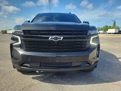Used 2024 Chevrolet Suburban RST w/ Luxury Package RWD image 3