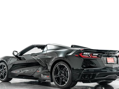 Used 2025 Chevrolet Corvette Stingray Preferred Conv w/ Chrome Exterior Badge Package RWD image 18