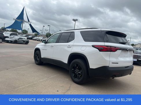 Used 2023 Chevrolet Traverse LT image 3