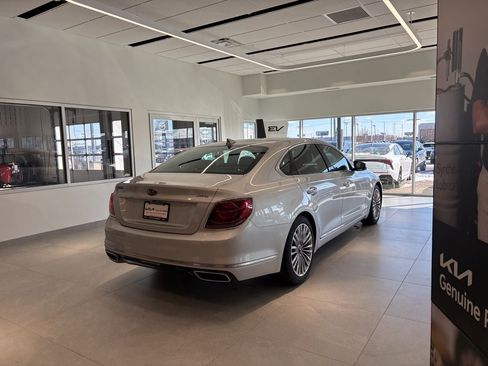 Used 2020 Kia K900 Luxury image 5