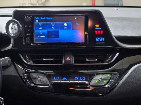 Used 2018 Toyota C-HR XLE FWD image 18