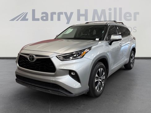 Used 2021 Toyota Highlander XLE FWD image 1