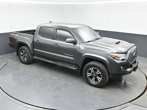 Used 2019 Toyota Tacoma TRD Sport image 1