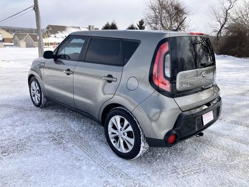 Used 2016 Kia Soul + image 3