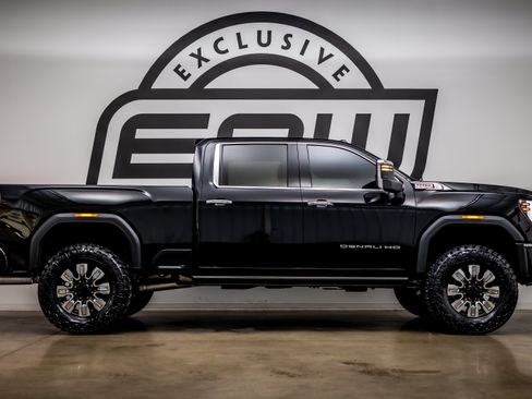Used 2024 GMC Sierra 3500 Denali w/ Denali Reserve Package AWD/4WD image 9