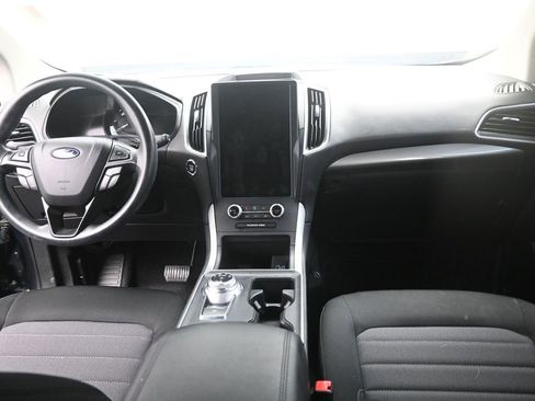 Used 2023 Ford Edge SE image 16