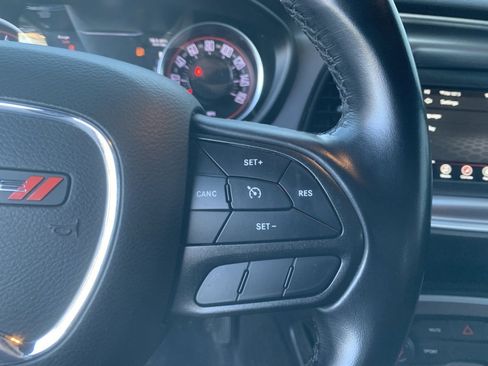 Used 2022 Dodge Challenger SXT image 14