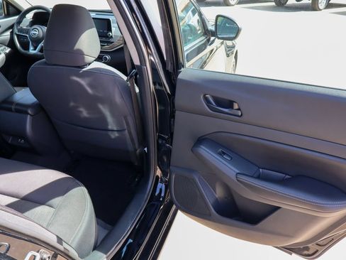 Used 2024 Nissan Altima 2.5 SV FWD image 10