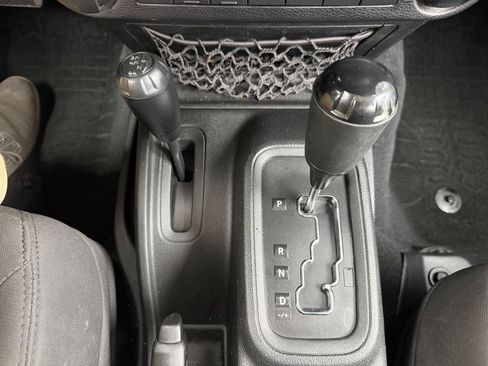 Used 2017 Jeep Wrangler Unlimited Sport AWD/4WD image 37