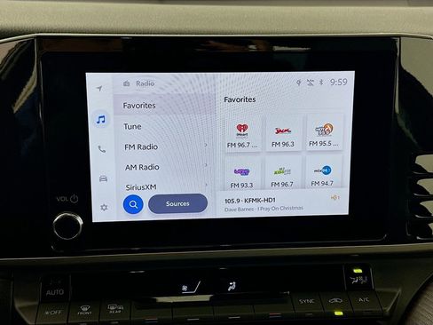 Used 2025 Toyota Camry SE image 15