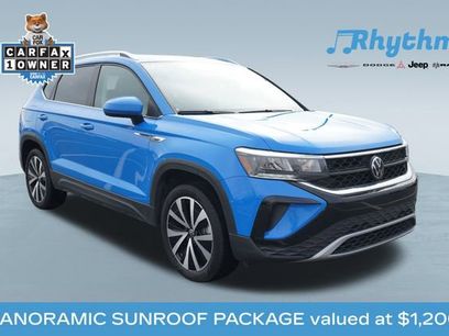 Used 2023 Volkswagen Taos SE w/ Panoramic Sunroof Package