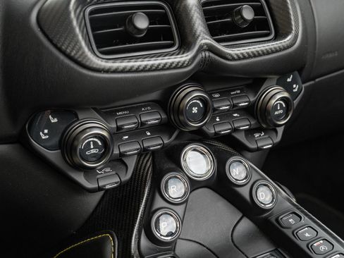 Used 2021 Aston Martin V8 Vantage Roadster image 26