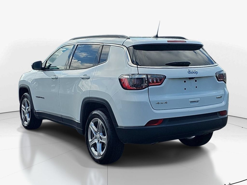 Used 2024 Jeep Compass Latitude AWD/4WD image 8